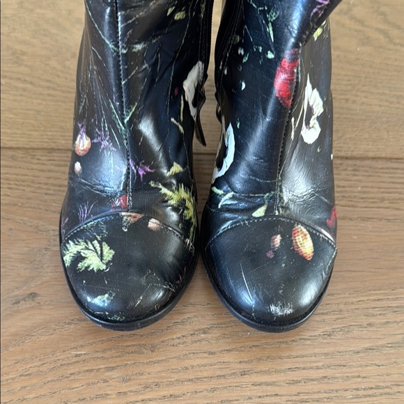 GRAFFITI- Women’s  Black Leather Floral Ankle Boots- Sz 7 - Picture 8 of 9